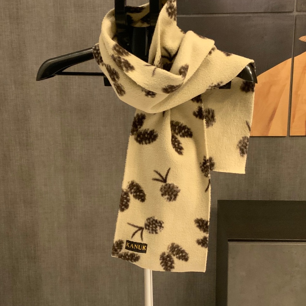 Kanuk Cream Pinecone Scarf